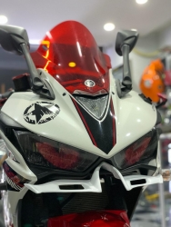 Yamaha yzf r25 ön cam kırmızı