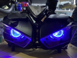 R25 angel Eyes blue White far