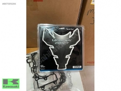 15-20 VERSYS 650 TANK PAD VERSYS 650 TANKPAD ORIJINAL 168TPT0079