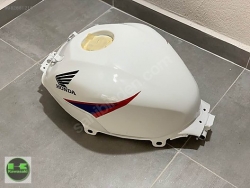 11-17 honda cbr 125 depo hrc beyaz renk sıfır orıjınal  urun sıfır olup orıjınaldır   17520-kty-h50za