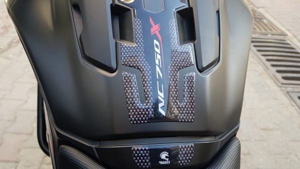 Honda Nc 750X Red Black Tank Pad Seti