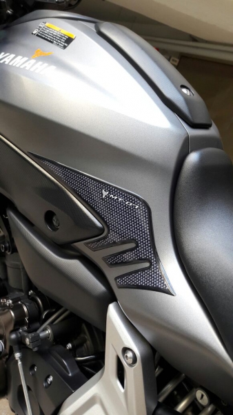 Yamaha MT 07 Yan Pad- Carbon Marka Logolu