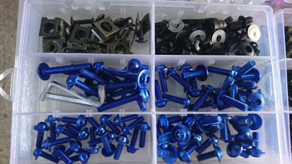 Suzuki GSX-R 600 renkli grenaj vida seti gsxr 600 grenaj vidası