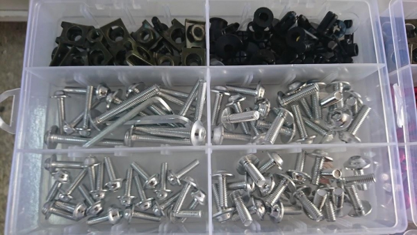 Suzuki GSX-R 600 renkli grenaj vida seti gsxr 600 grenaj vidası