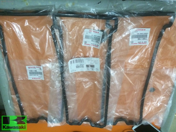 03-06 ZX6 ÜST CONTA ZX636 ÜST KULBIRITOR CONTA ZX 636 CONTA LASTIK OLAN SIFIR ORIJINAL   11061-0156