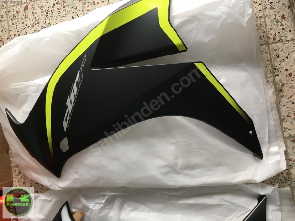 14-17 honda cbr 250 sol grenaj mat siyah kuşaklı sarı sıfır orıjınaldir