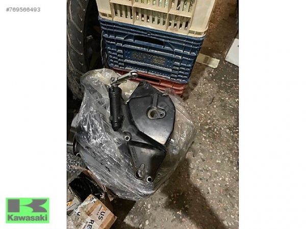 SUZUKİ GSR 600 ÖN DİŞLİ KAPAĞI GSR 600 DEBRİYAJ DİŞLİ KAPAĞI