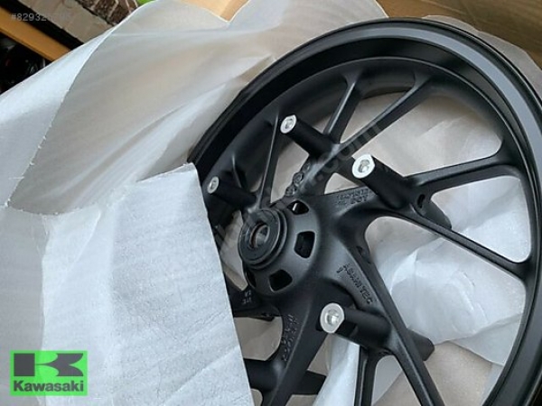 CBR 650F ÖN JANT CBR 650 F ÖN JANT CB 650F ÖN JANT CB 650 F ÖN JANT SIFIR ORIJINALDİR  FOTO TEMSILIDIR  URUN SIFIR ORIJINAL PAKETINDEDIR