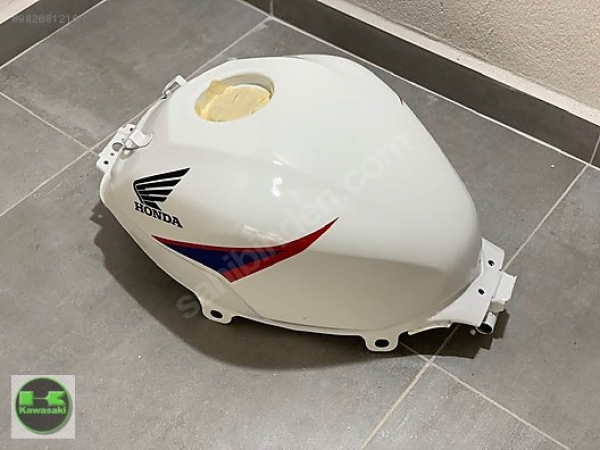 11-17 honda cbr 125 depo hrc beyaz renk sıfır orıjınal  urun sıfır olup orıjınaldır   17520-kty-h50za